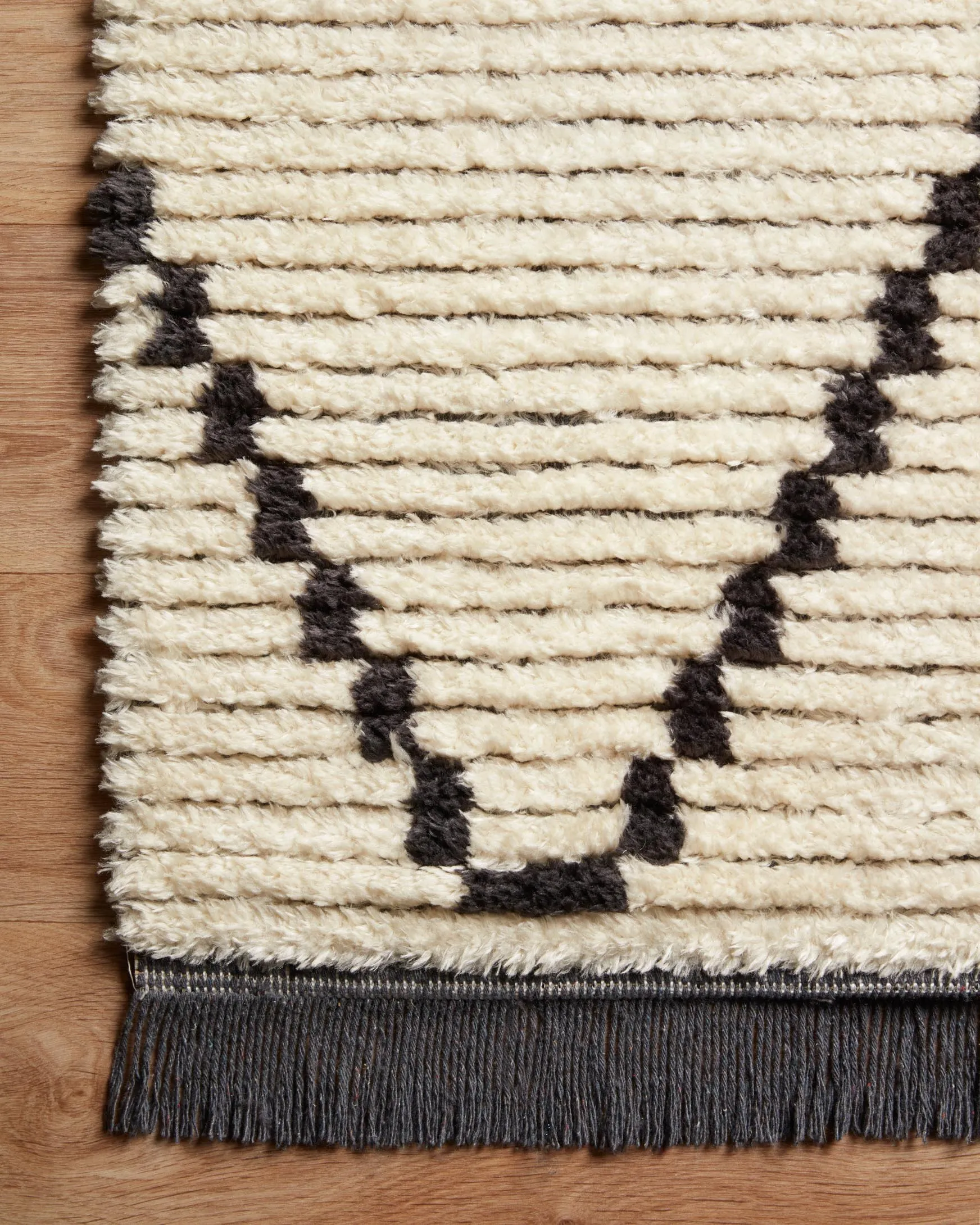 Chris Loves Julia x Loloi - Alice Collection - Contemporary Power Loomed Rug in Cream & Charcoal (ALI-04)