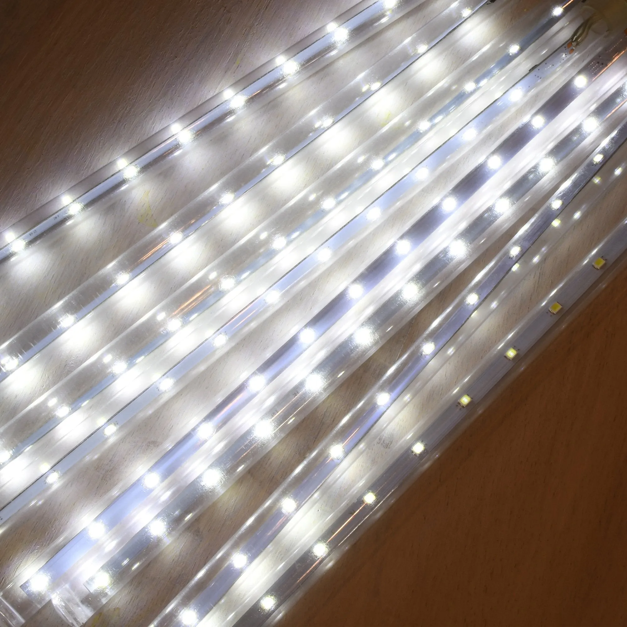 Electric LED Meteor Lights with 8 Cascading Light Tubes