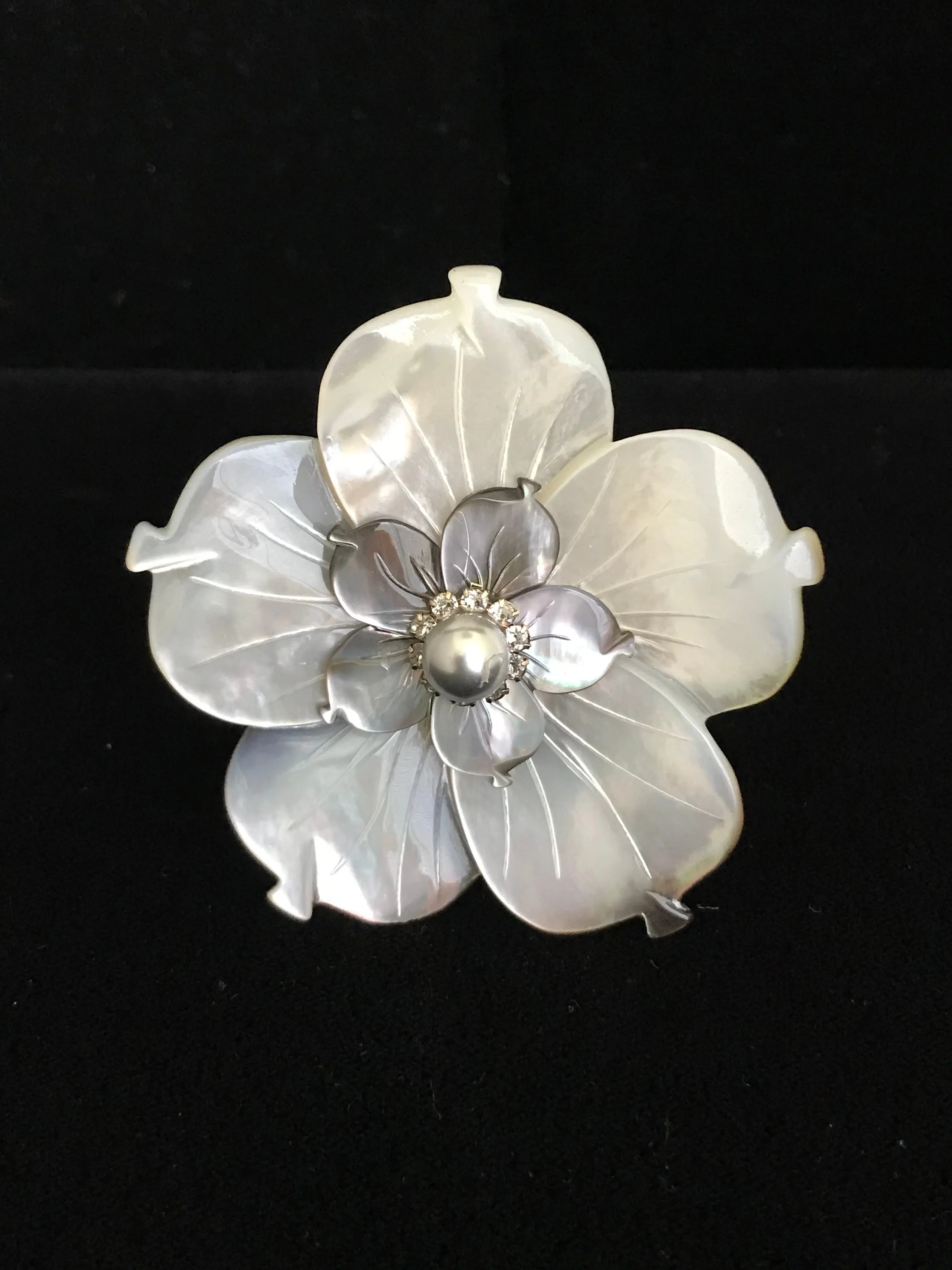 Mother of Pearl Gray Double Flower Magnet