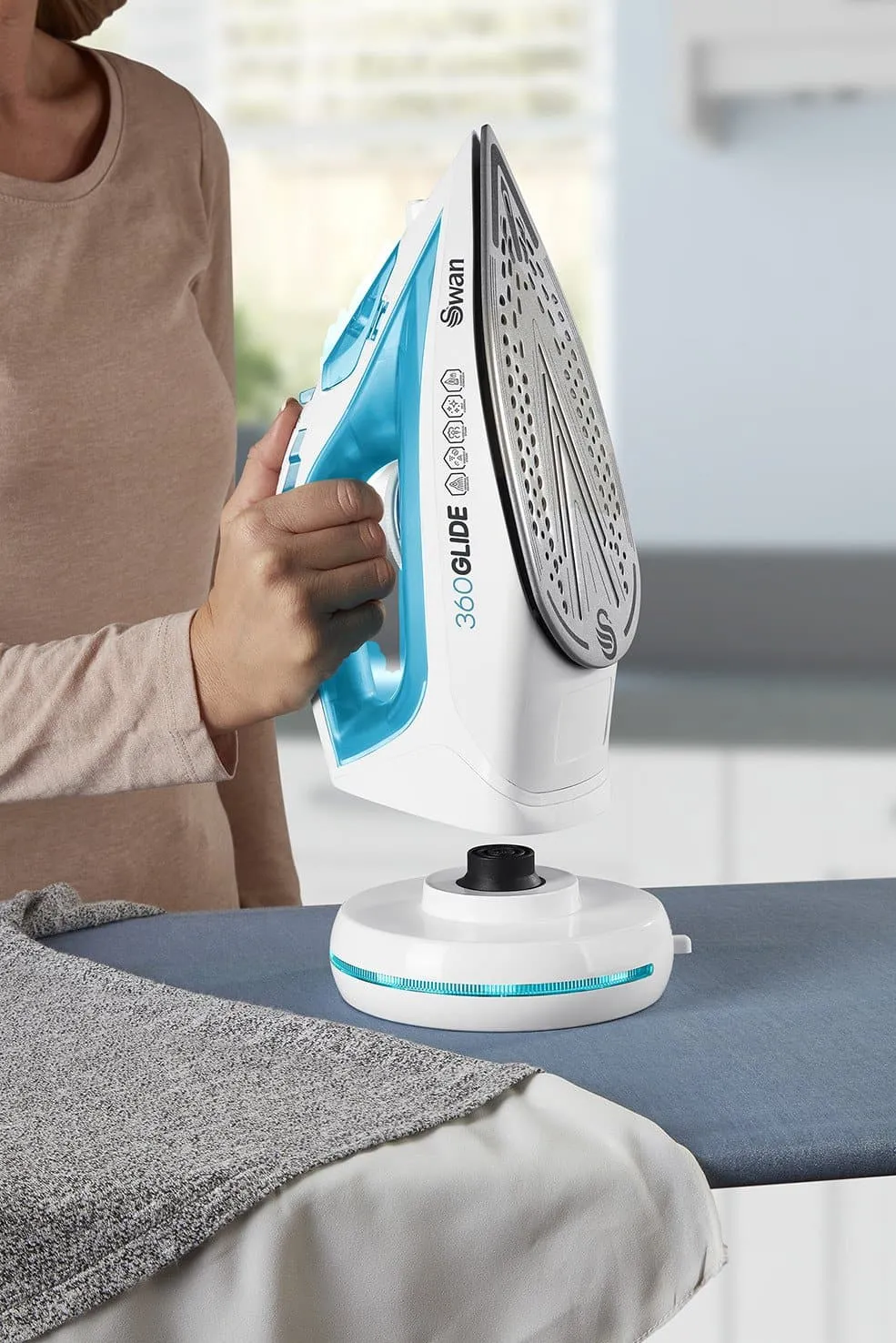 Swan 2600W Cord/Cordless Iron